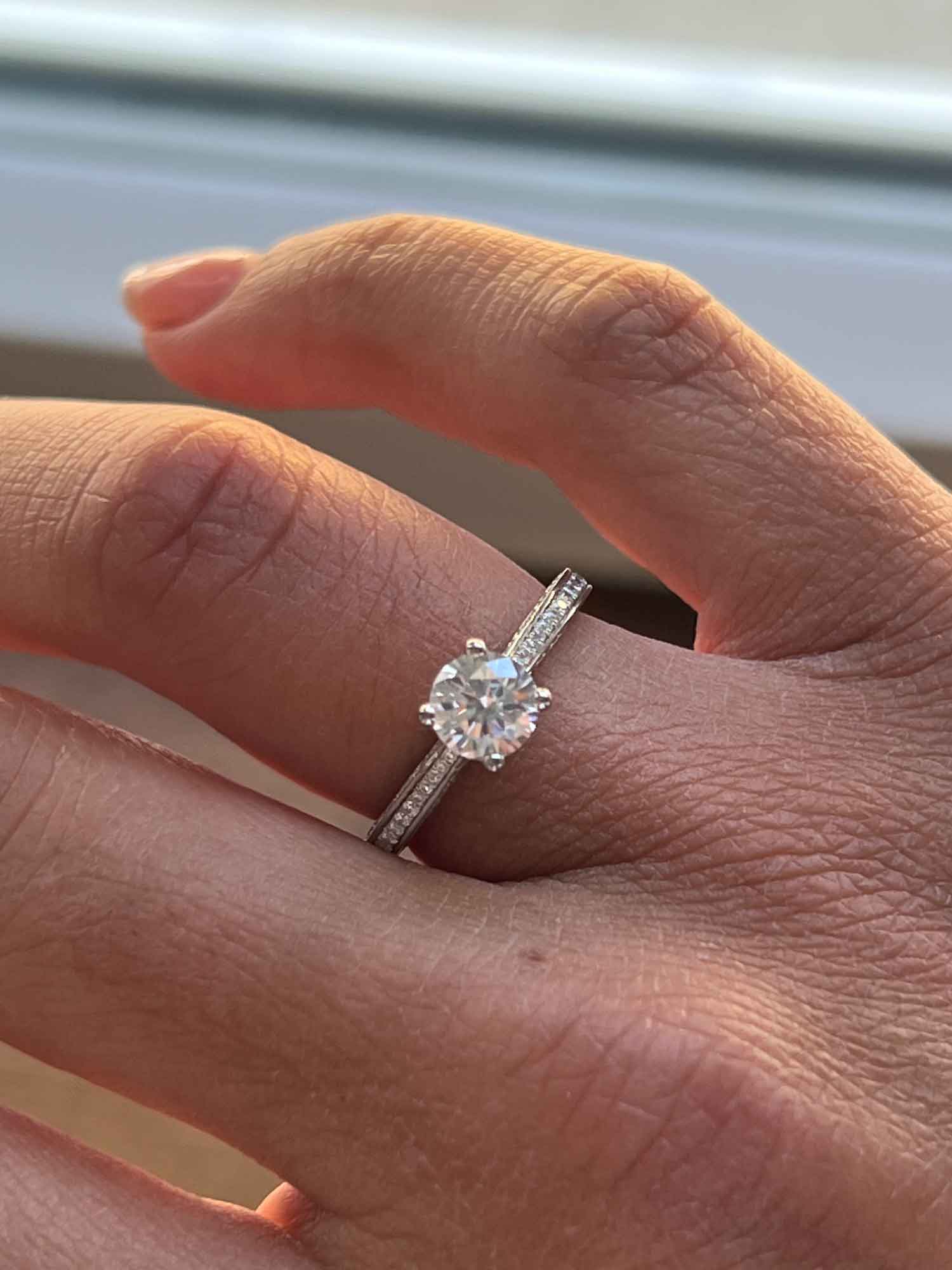 CARAVAGGIO, solitario de compromiso en plata con circonitas. - Roman Joyero