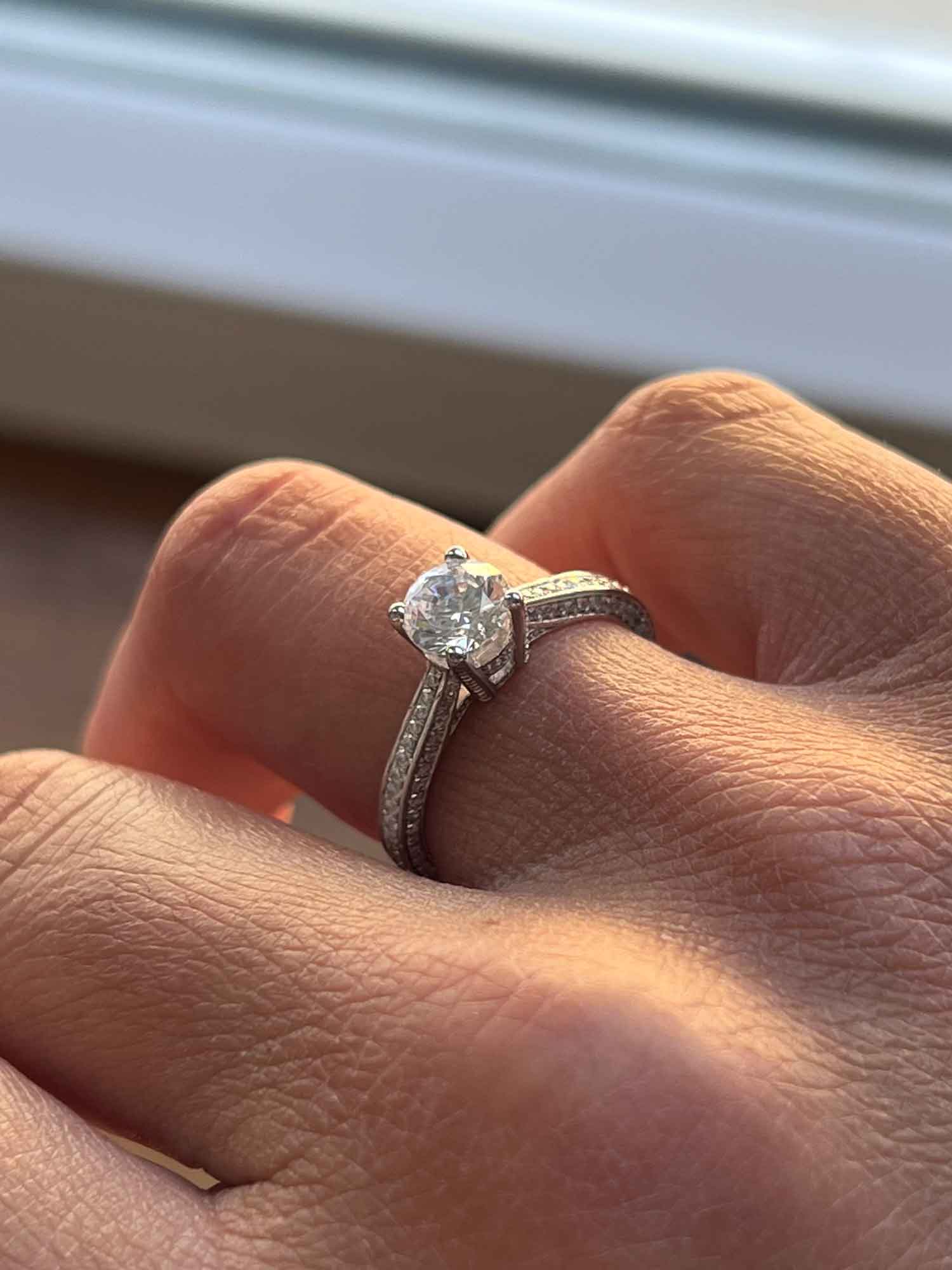 CARAVAGGIO, solitario de compromiso en plata con circonitas. - Roman Joyero