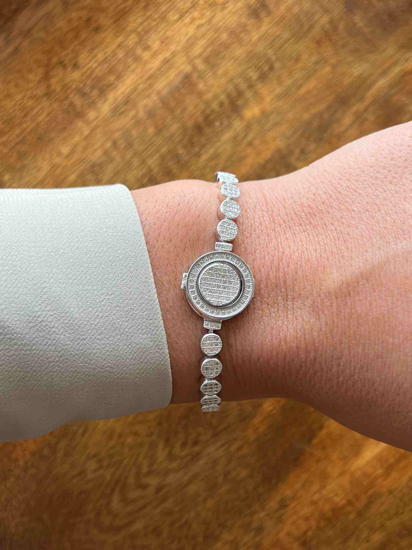 FAIZAL, pulsera en plata semirígida con un círculo y cadena. - Roman Joyero