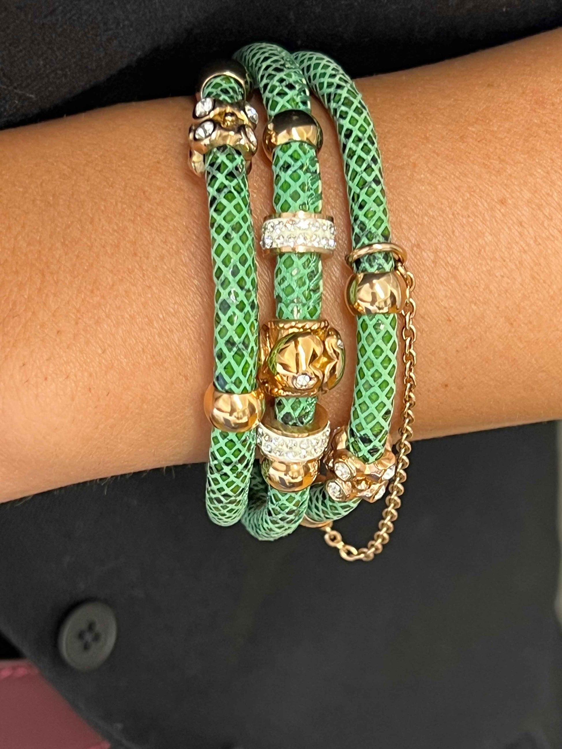 CAMINANTE-F pulsera de acero y piel con 3 bandas negras y verdes. - Roman Joyero