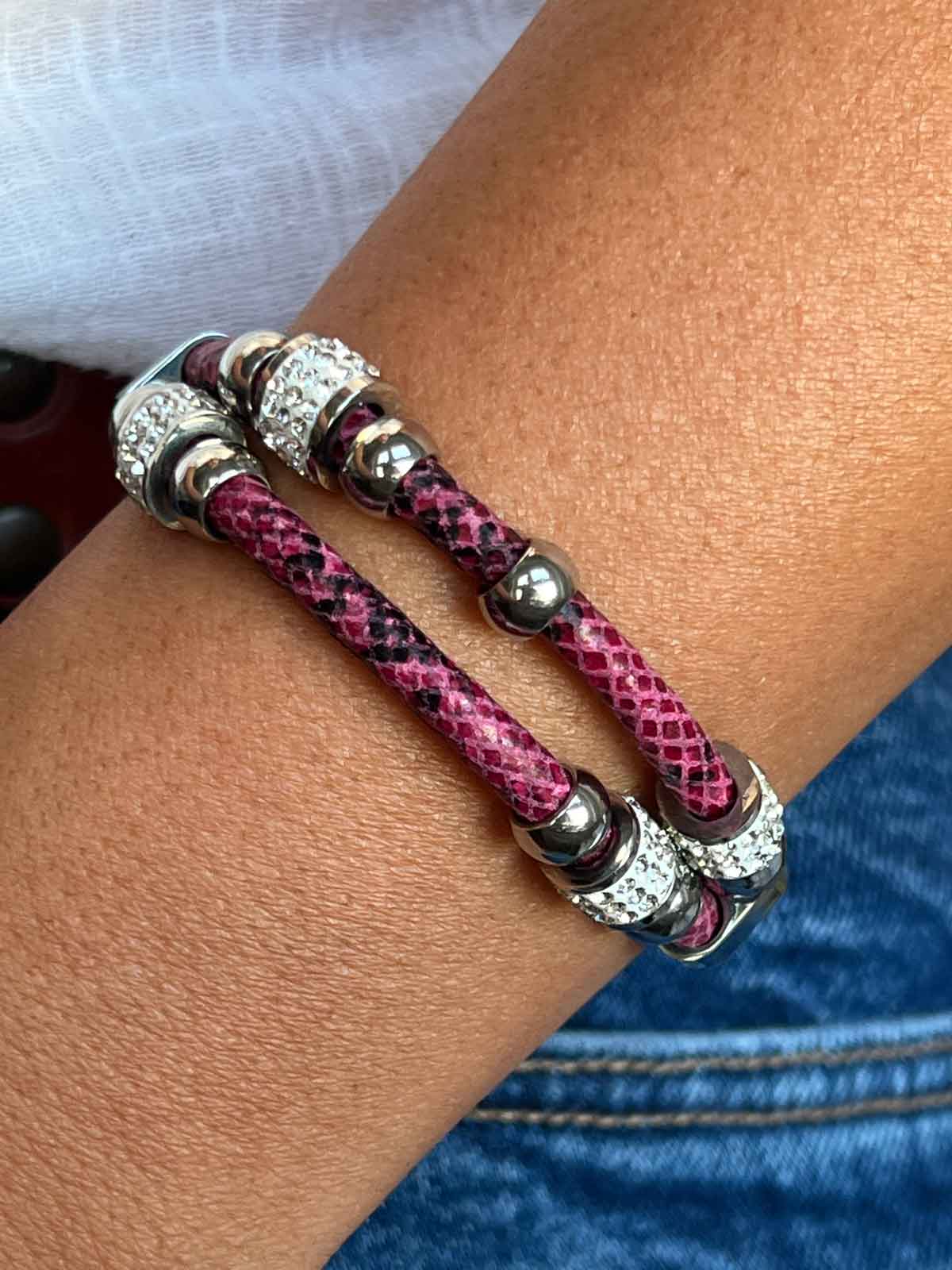 Pulsera de doble cabo de acero y piel en color burdeos. - Roman Joyero