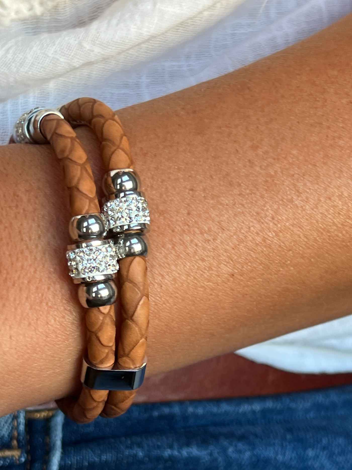 Pulsera doble en acero y piel de color piel. - Roman Joyero