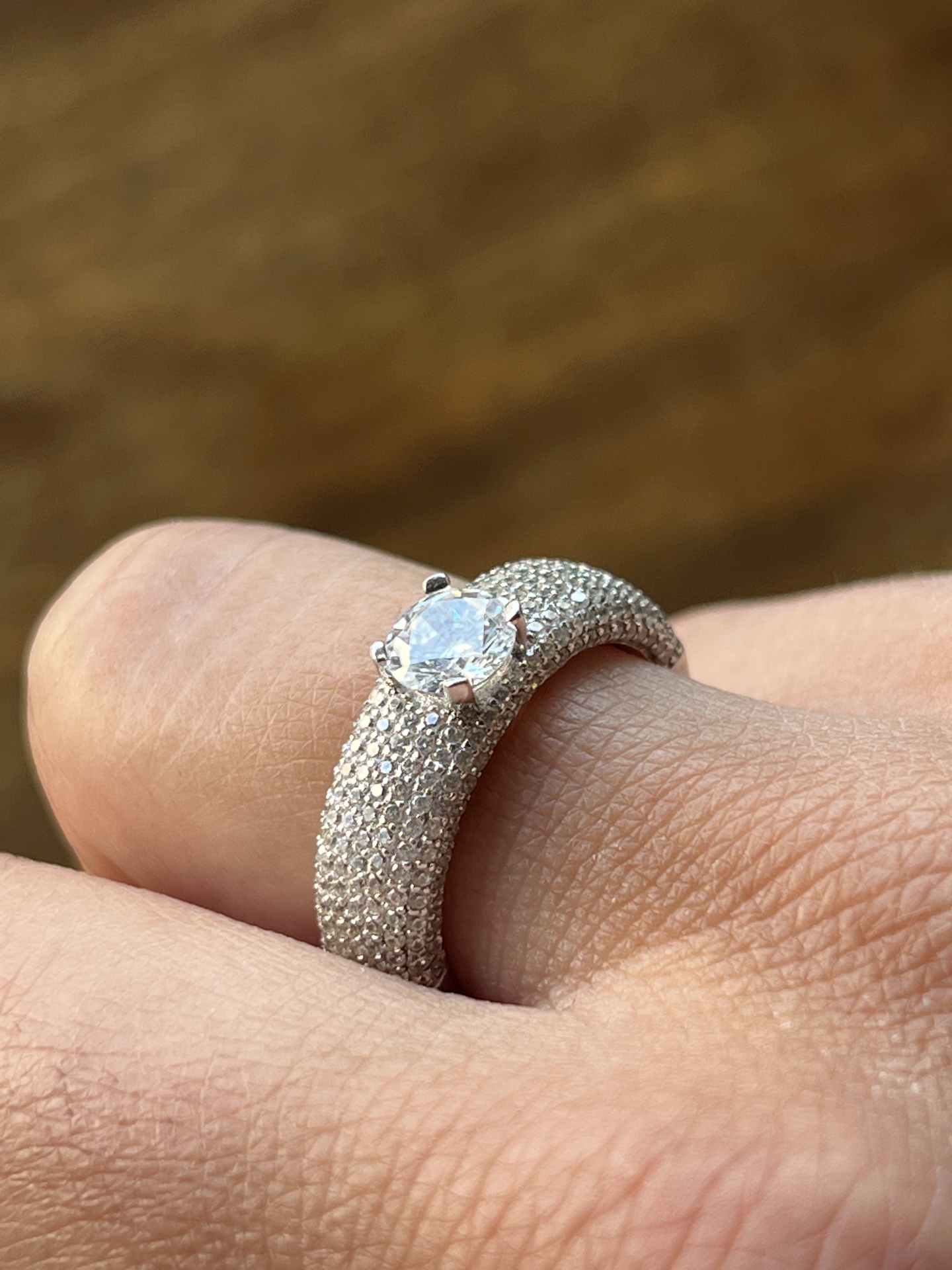 OLGA, anillo de plata ancho con circonitas - Roman Joyero