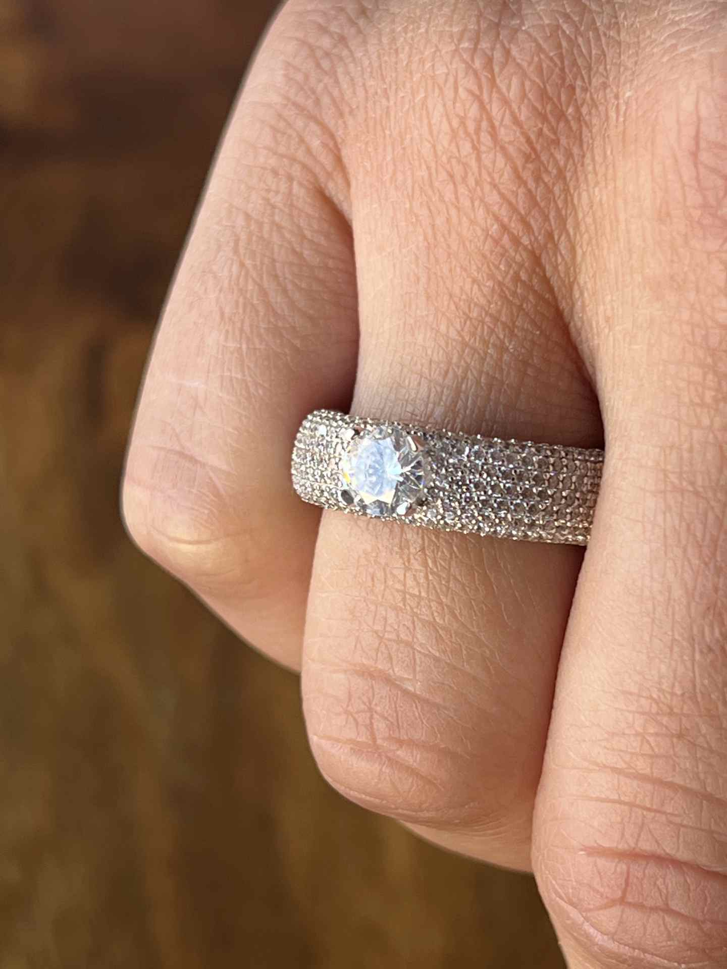 OLGA, anillo de plata ancho con circonitas - Roman Joyero