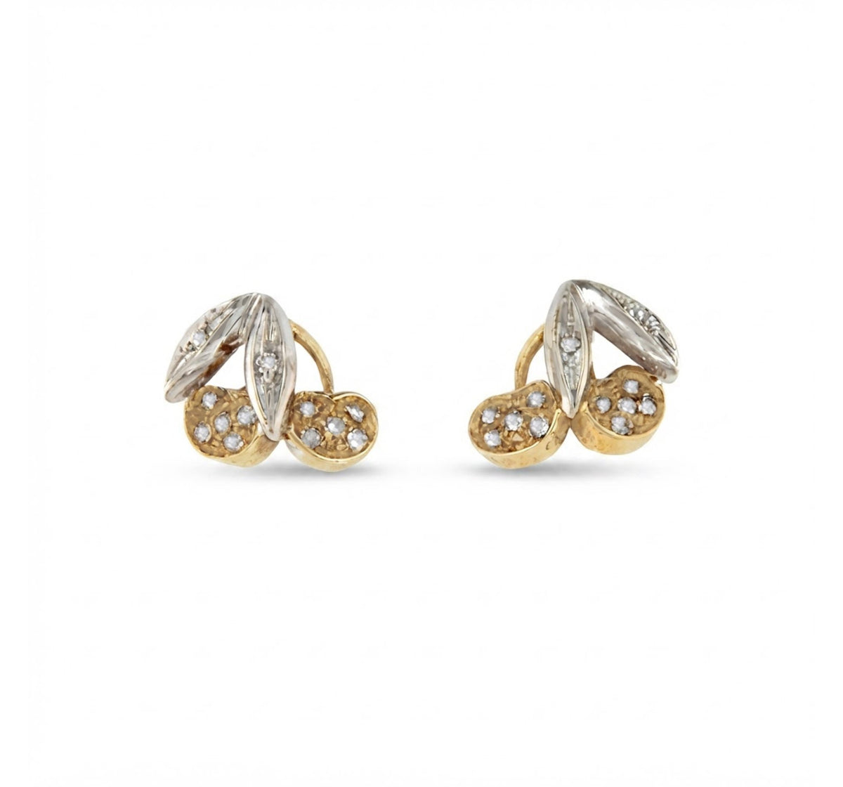 PEUMO short earrings in 18-karat yellow gold and diamonds.