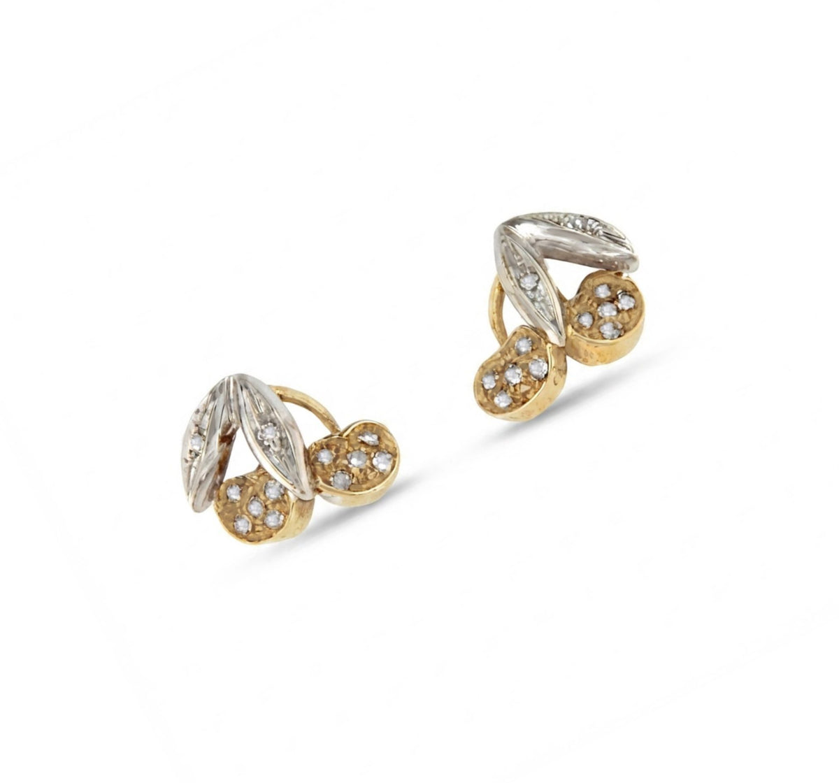 PEUMO short earrings in 18-karat yellow gold and diamonds.