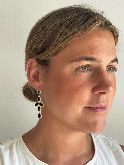 Pendientes NAIRA, en plata primera ley bañada en oro 18 kilates coral / turquesa/ ónix