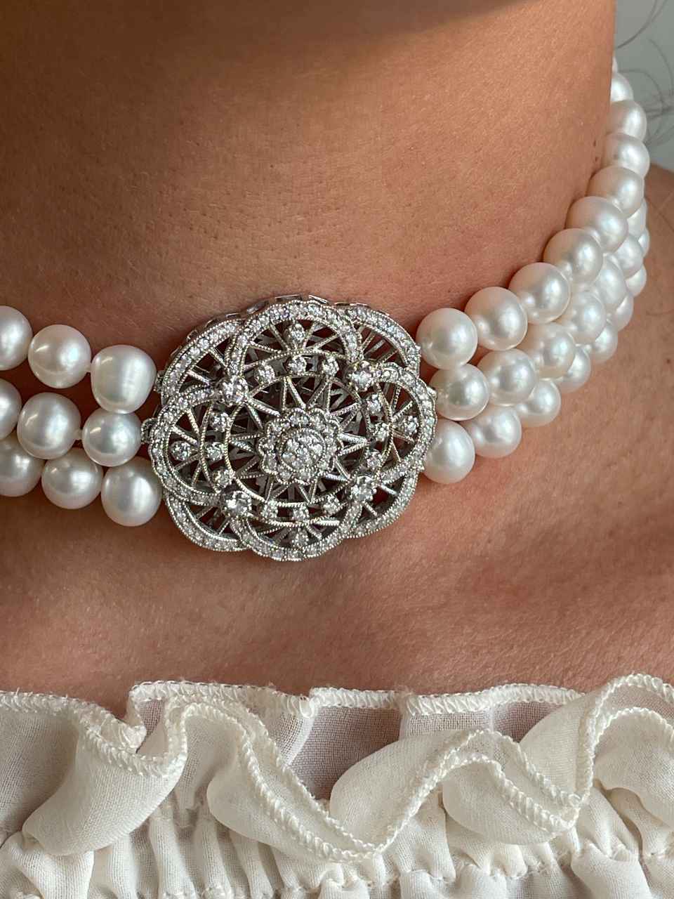 CLAUDIA choker made of Chinese pearls with a silver center and cubic zirconia