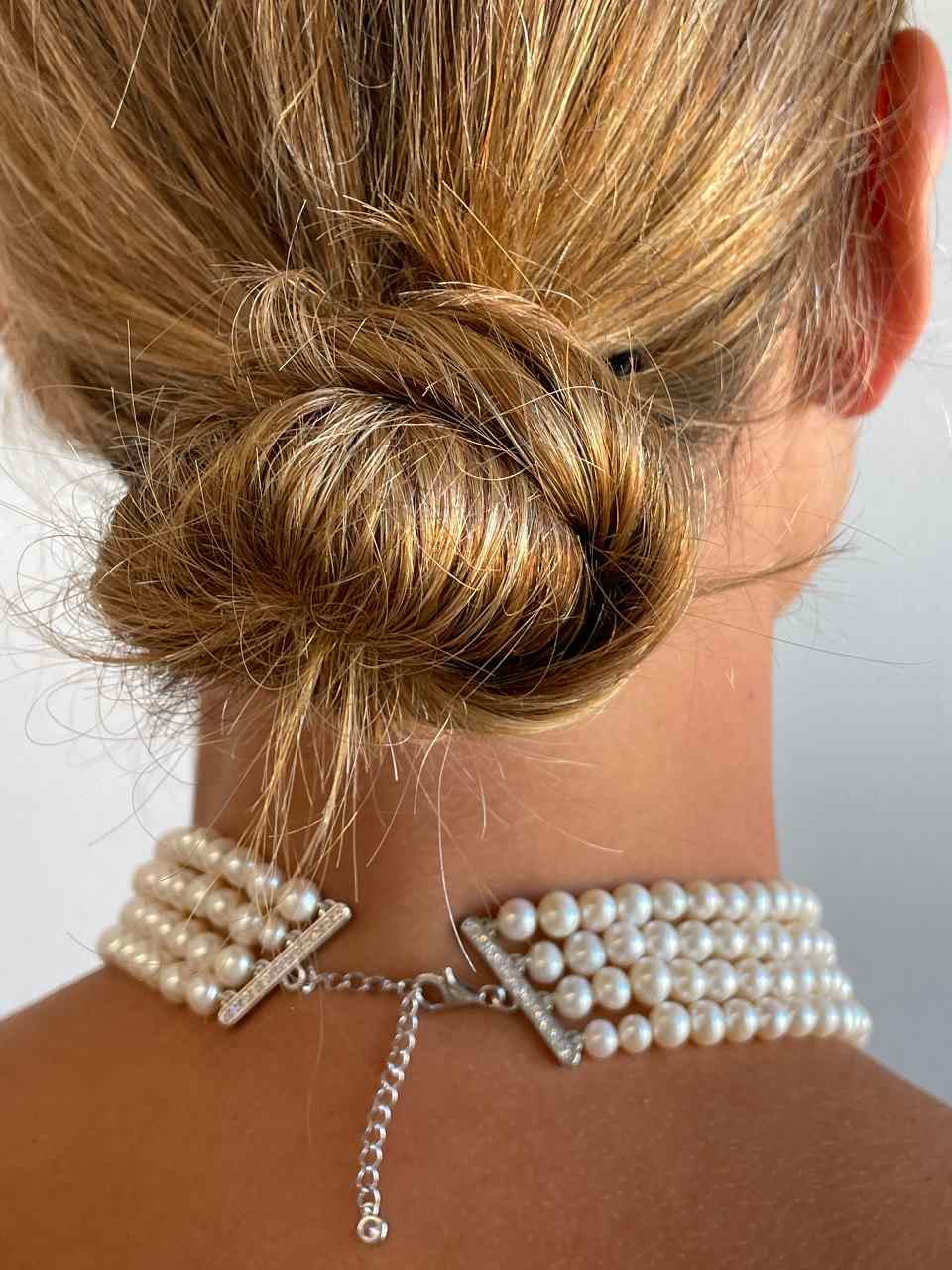 SISSI choker made of Chinese pearls with a silver center and cubic zirconia