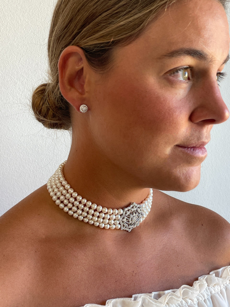 SISSI choker made of Chinese pearls with a silver center and cubic zirconia