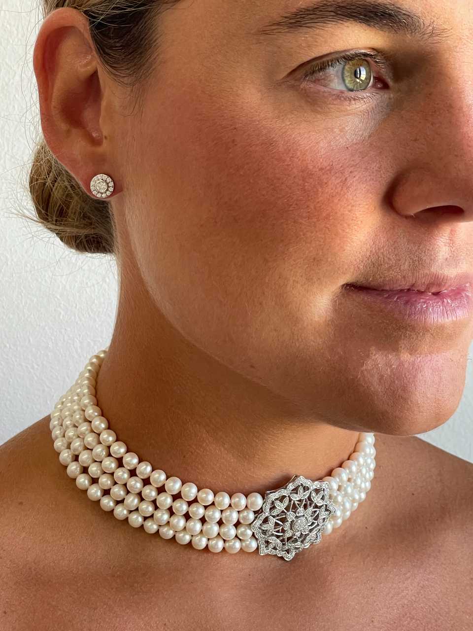 SISSI choker made of Chinese pearls with a silver center and cubic zirconia