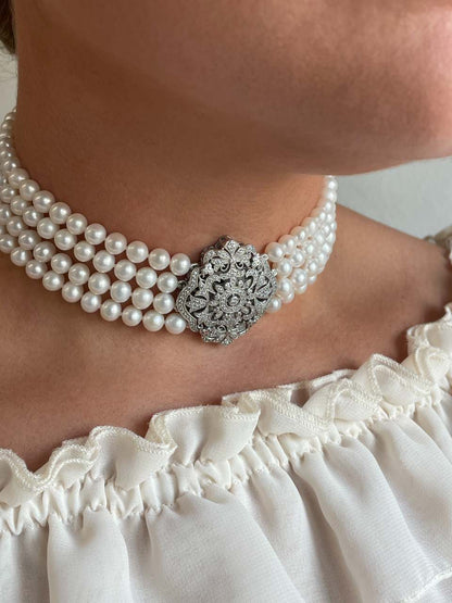 ADELAIDA choker made of Chinese pearls with a silver center and cubic zirconia