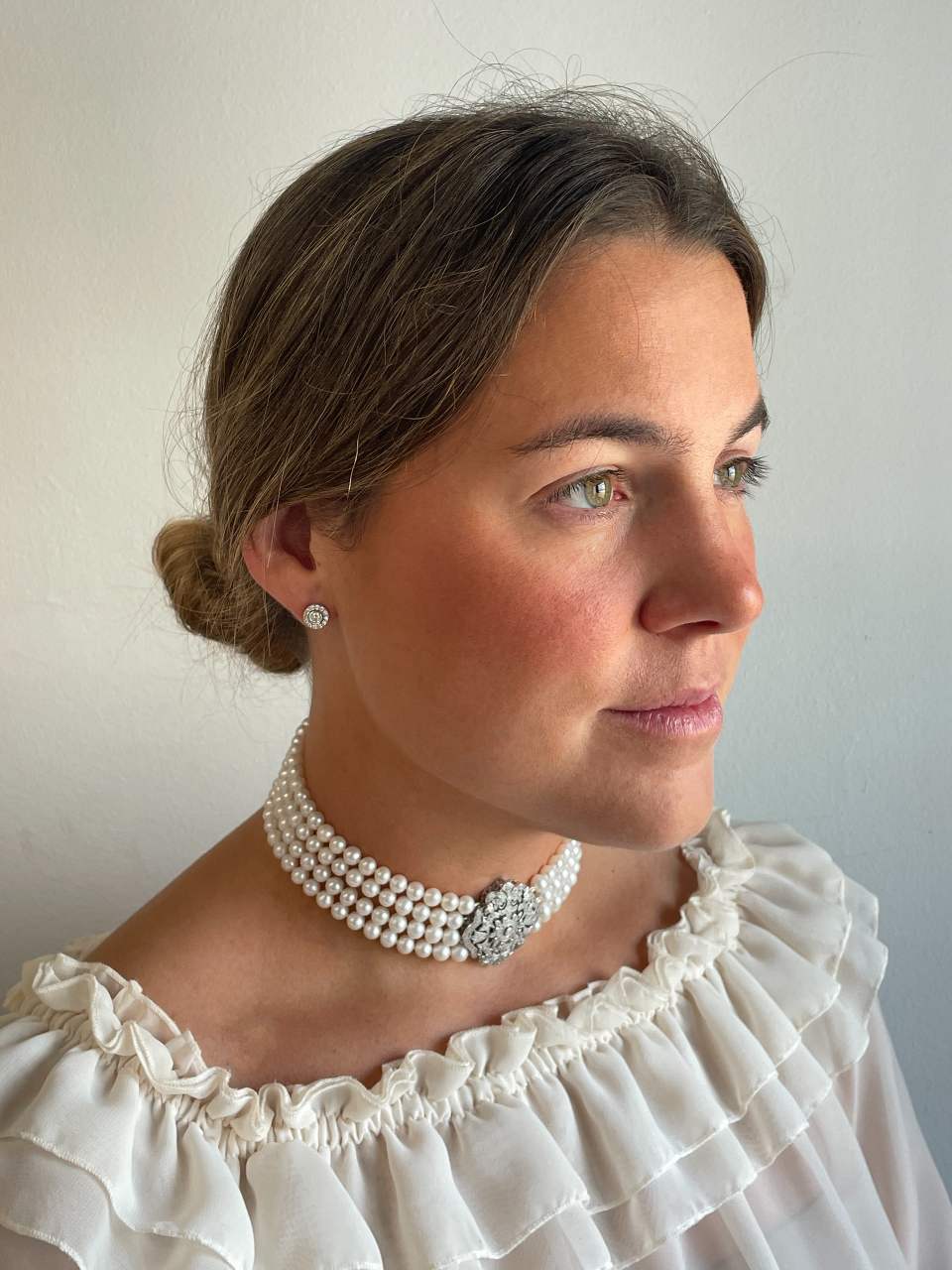 ADELAIDA choker made of Chinese pearls with a silver center and cubic zirconia