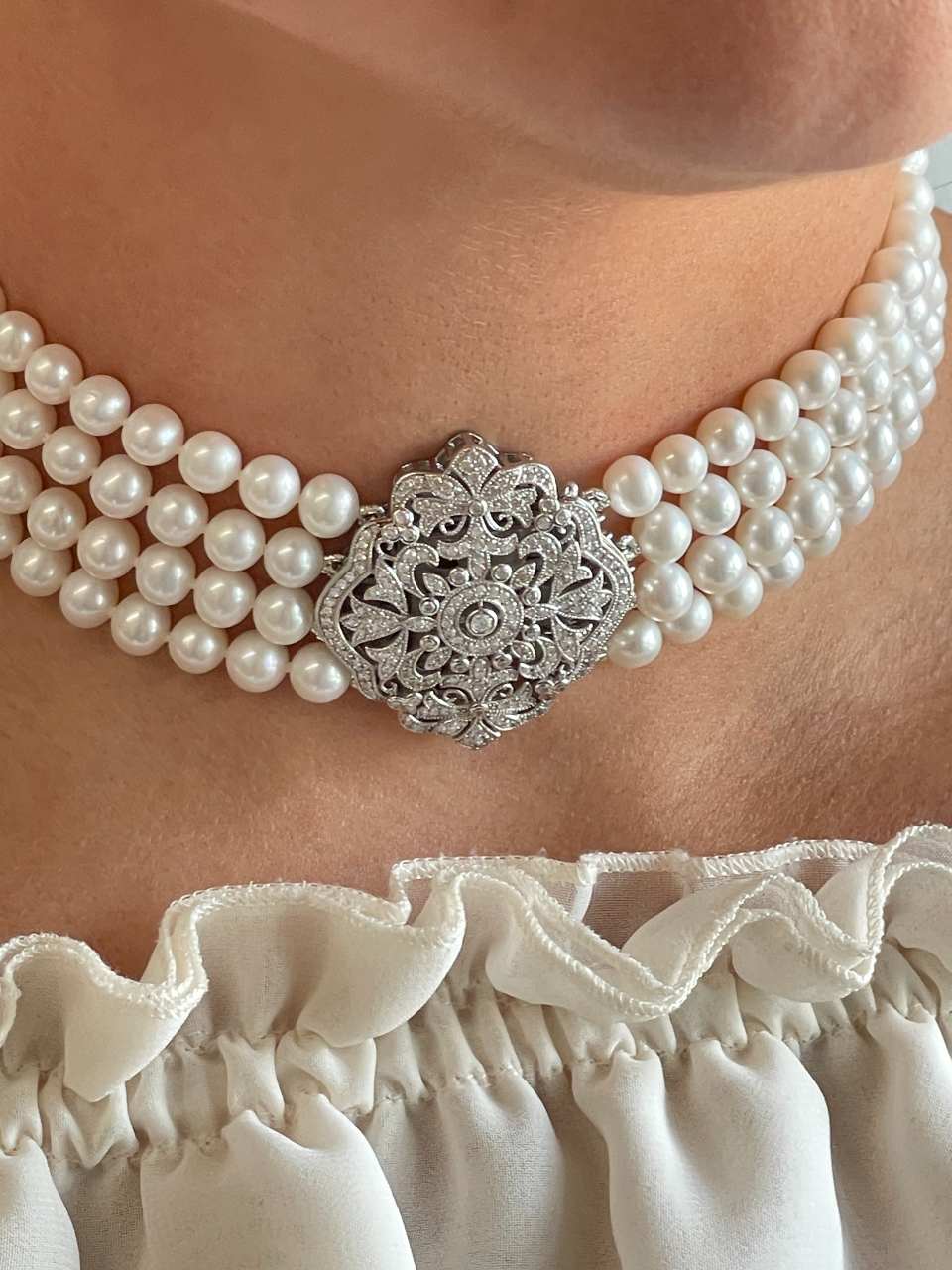 ADELAIDA choker made of Chinese pearls with a silver center and cubic zirconia