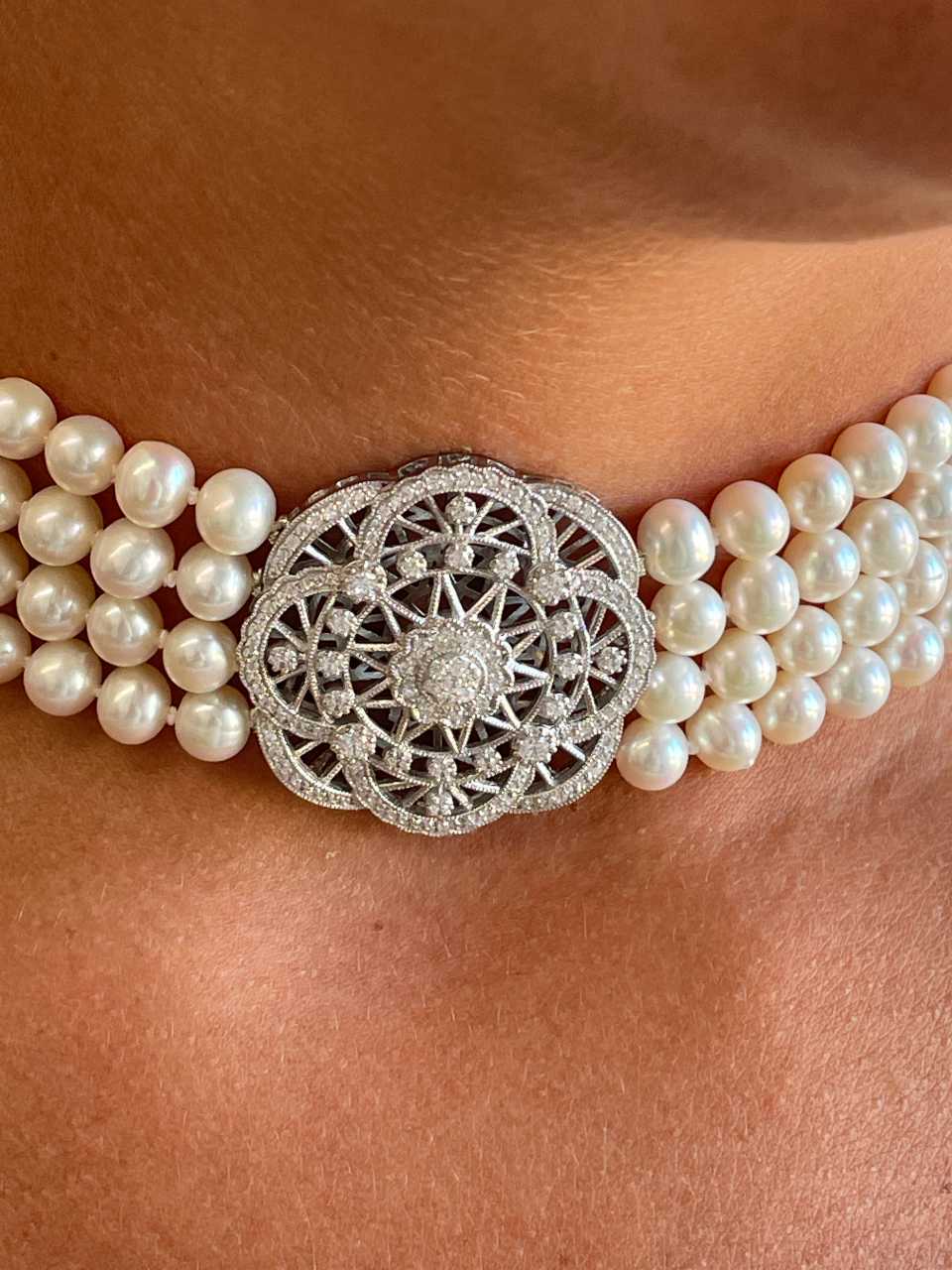 CLAUDIA choker made of Chinese pearls with a silver center and cubic zirconia