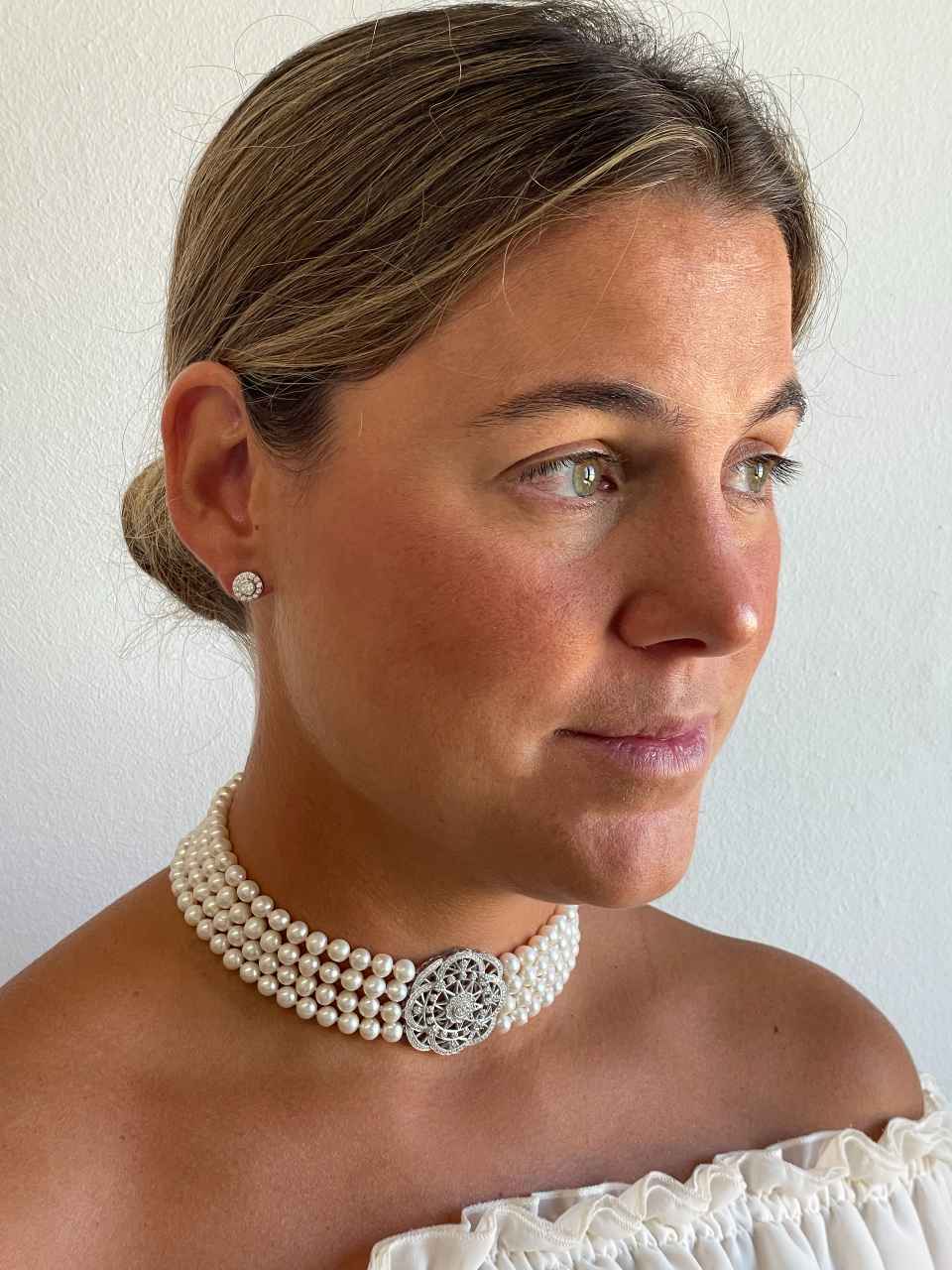 CLAUDIA choker made of Chinese pearls with a silver center and cubic zirconia