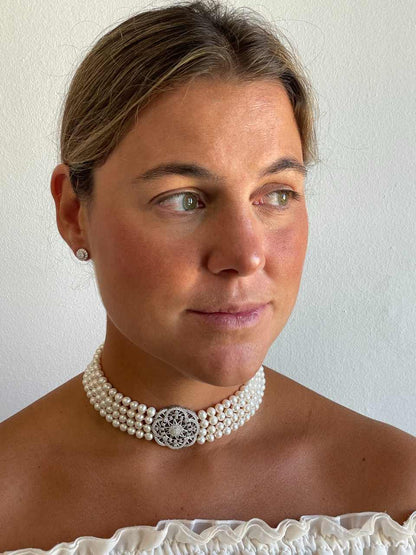 CLAUDIA choker made of Chinese pearls with a silver center and cubic zirconia