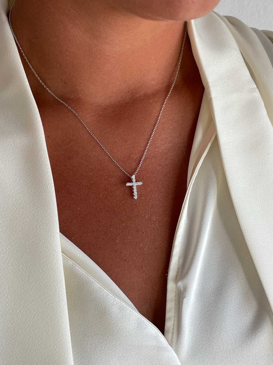 Gargantilla CURAZAO de plata con cruz de circonitas.