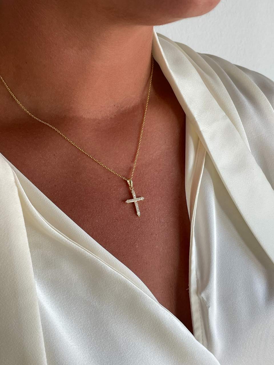 Gargantilla NEVIS de plata con cruz de circonitas