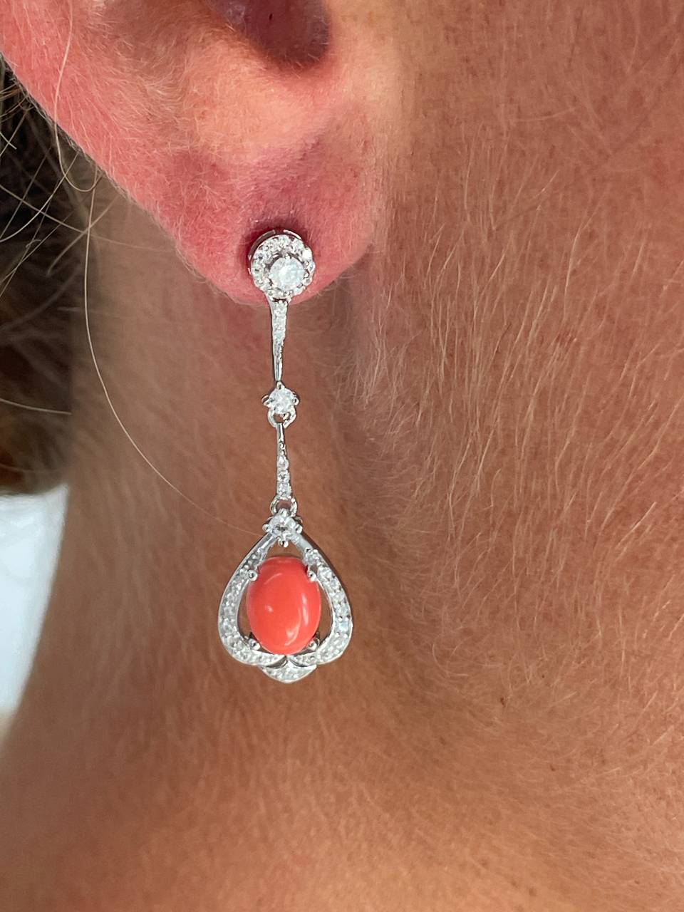 Pendientes TORTUGA largos en cuarzo esmeralda/ polvo de coral