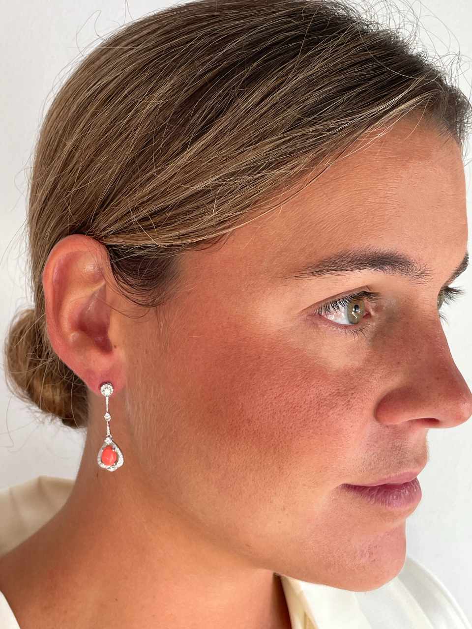 Pendientes TORTUGA largos en cuarzo esmeralda/ polvo de coral