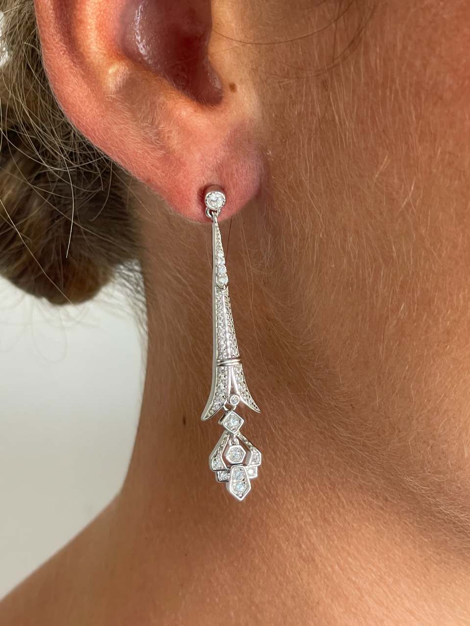 Pendientes CAULKER largos en color esmeralda/ zafiro