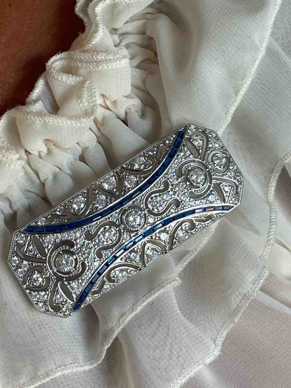 Broche NICOLE art decó de plata 925 ml con circonitas zafiro