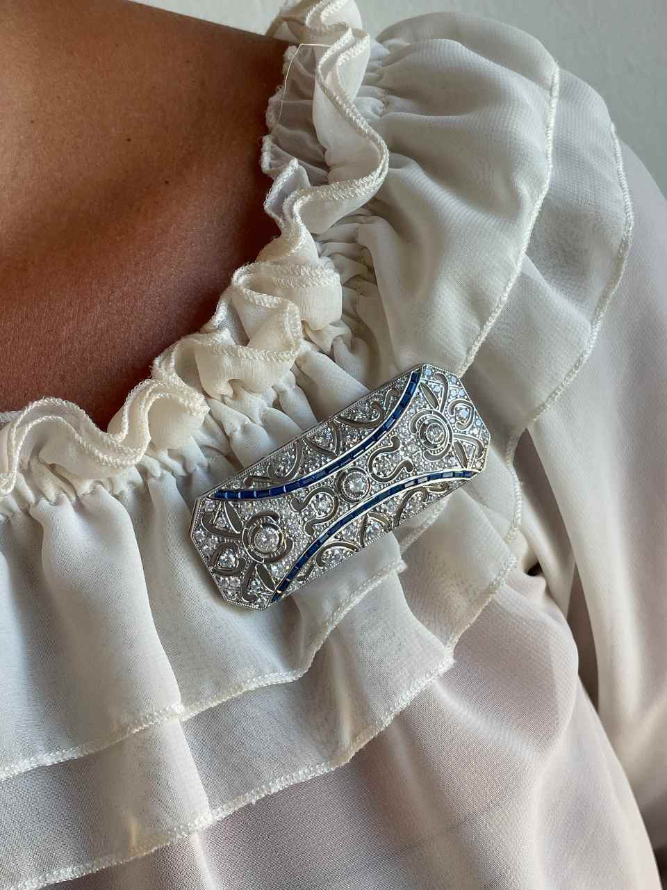 Broche NICOLE art decó de plata 925 ml con circonitas zafiro