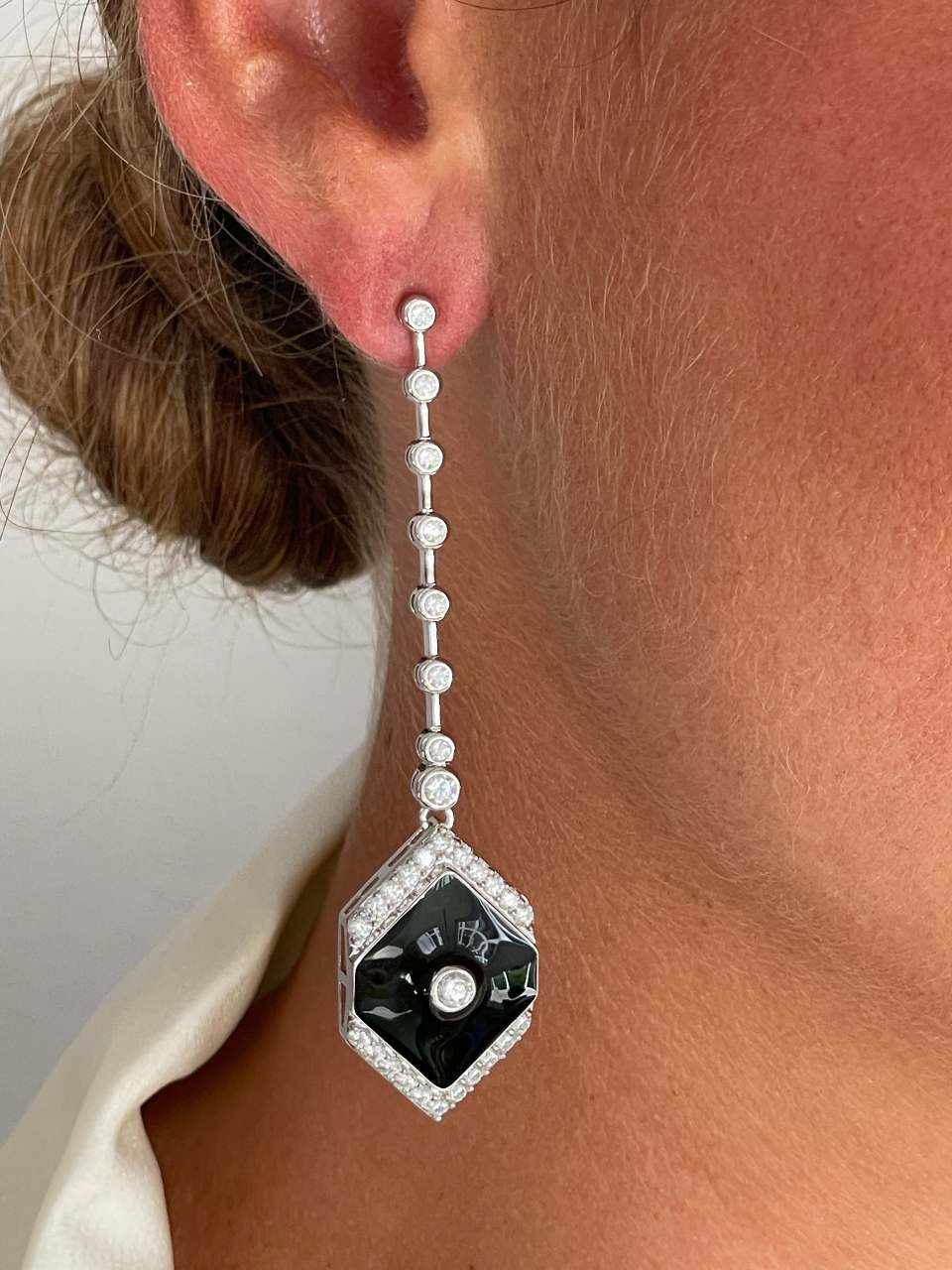 Pendientes BARACOA largos en esmalte negro y circonitas