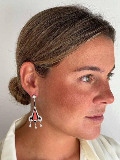 Pendientes CHARLOT largos en esmalte negro y coral