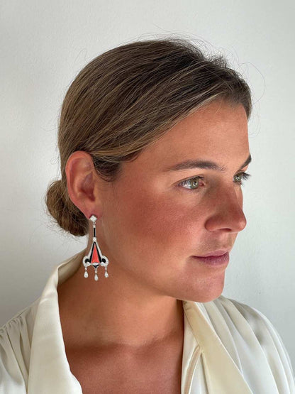 Pendientes CHARLOT largos en esmalte negro y coral