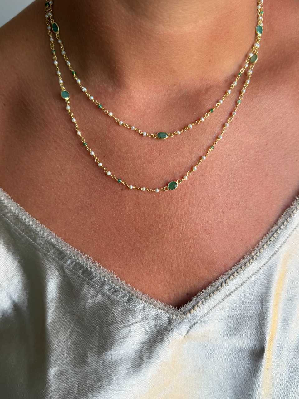 Shark necklace in sterling silver with 18k gold plating, onyx and pearls