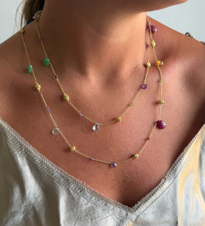 Kiss necklace in sterling silver with 18k gold plating and multicolored sapphires