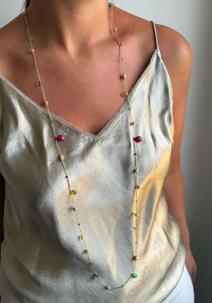 Kiss necklace in sterling silver with 18k gold plating and multicolored sapphires