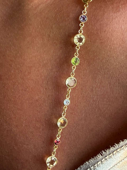 Kiss necklace in sterling silver with 18k gold plating and multicolored sapphires
