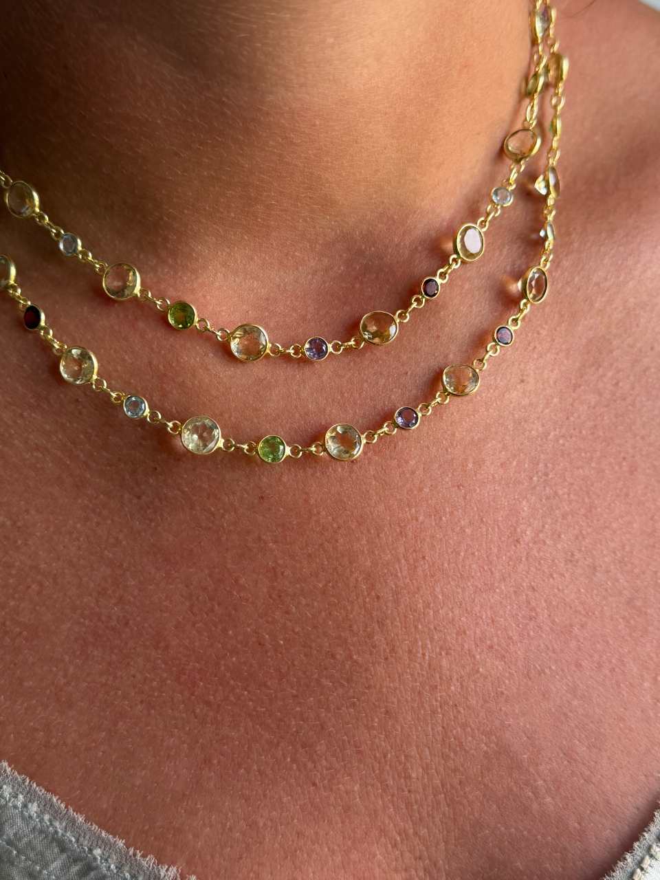 Kiss necklace in sterling silver with 18k gold plating and multicolored sapphires