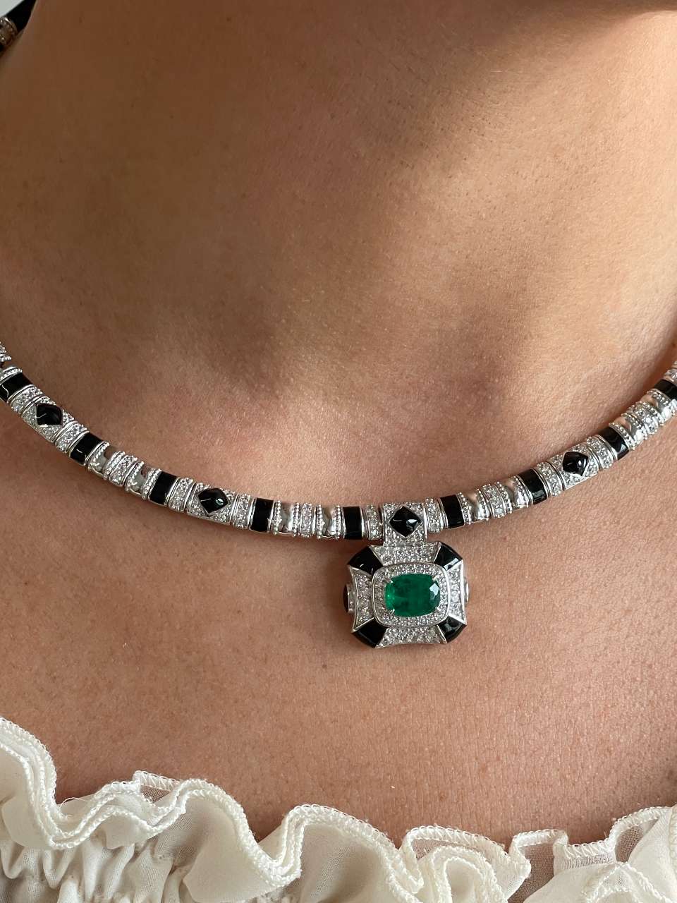 Gargantilla AMELIE en plata de 1º ley con circonitas, cuarzo esmeralda y esmalte