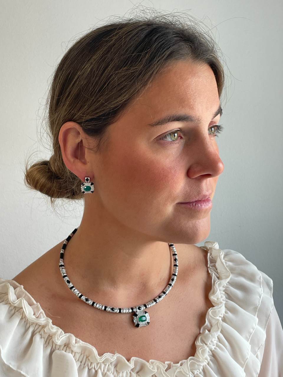 Gargantilla AMELIE en plata de 1º ley con circonitas, cuarzo esmeralda y esmalte