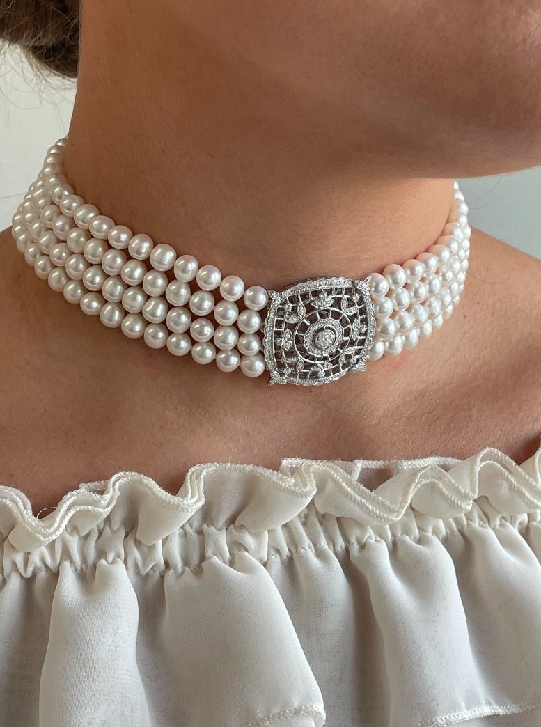 Choker SOPHIA de perlas chinas con centro de plata y circonitas