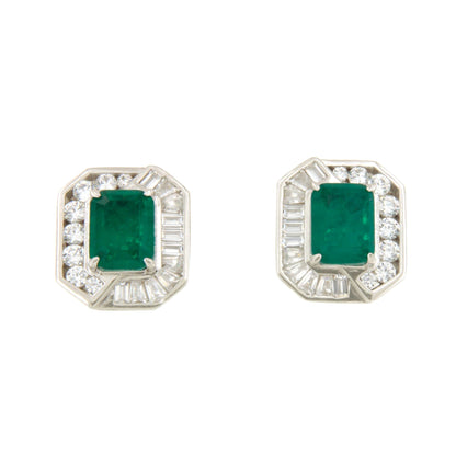 Pendientes cortos ZITA en plata primera ley con cuarzo color esmeralda
