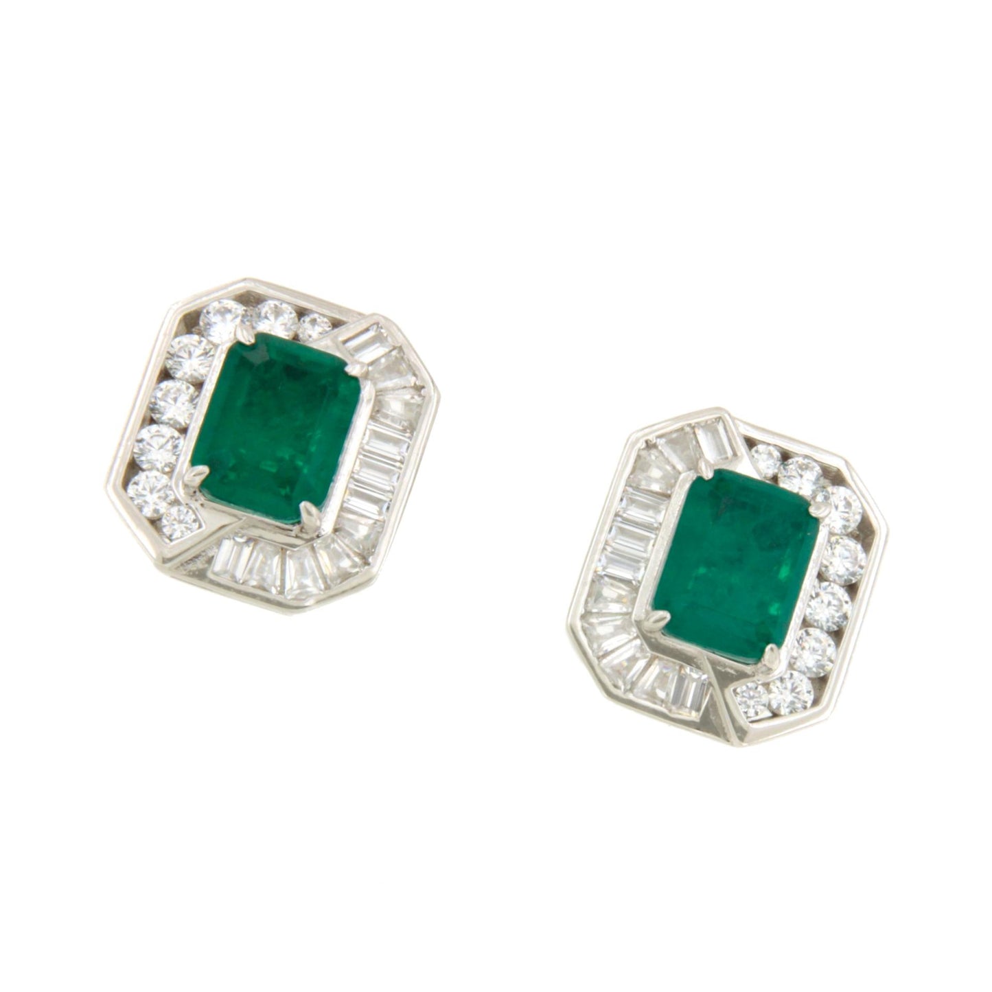 Pendientes cortos ZITA en plata primera ley con cuarzo color esmeralda