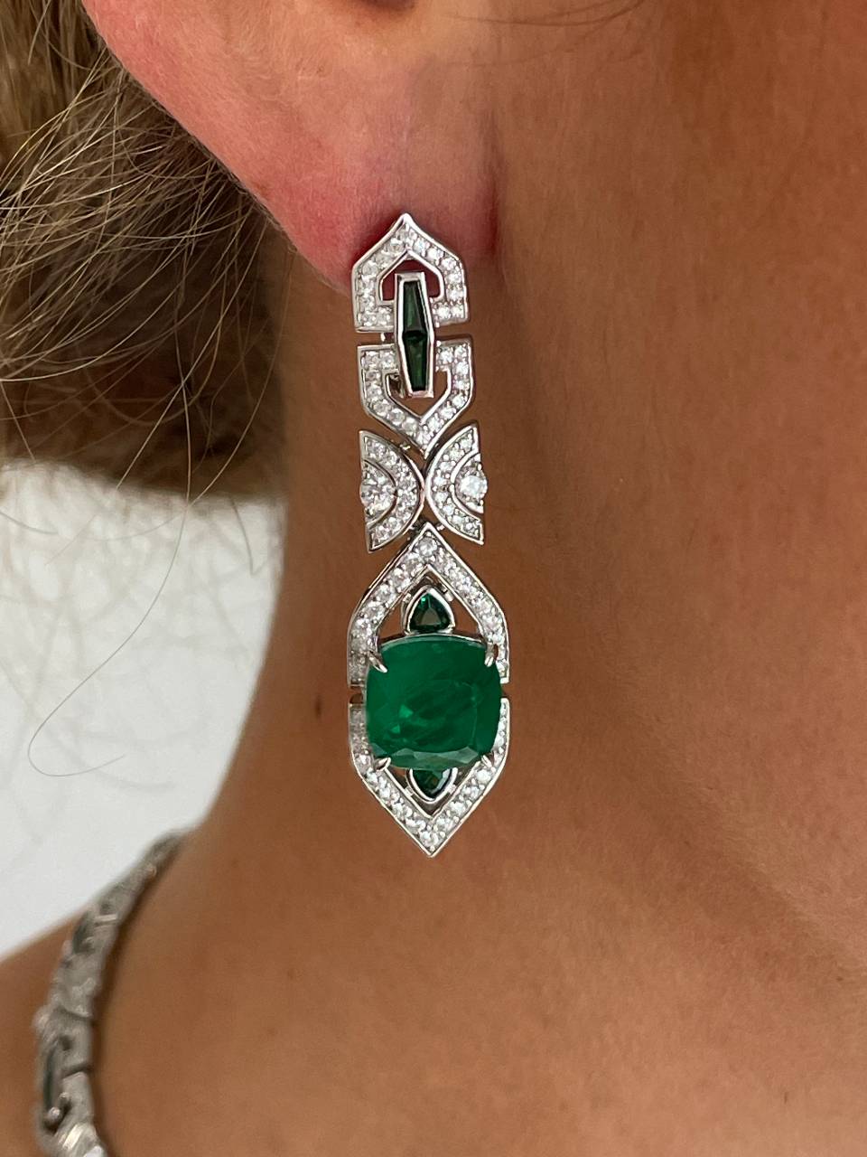 AUREA short earrings in sterling silver with emerald cubic zirconia 