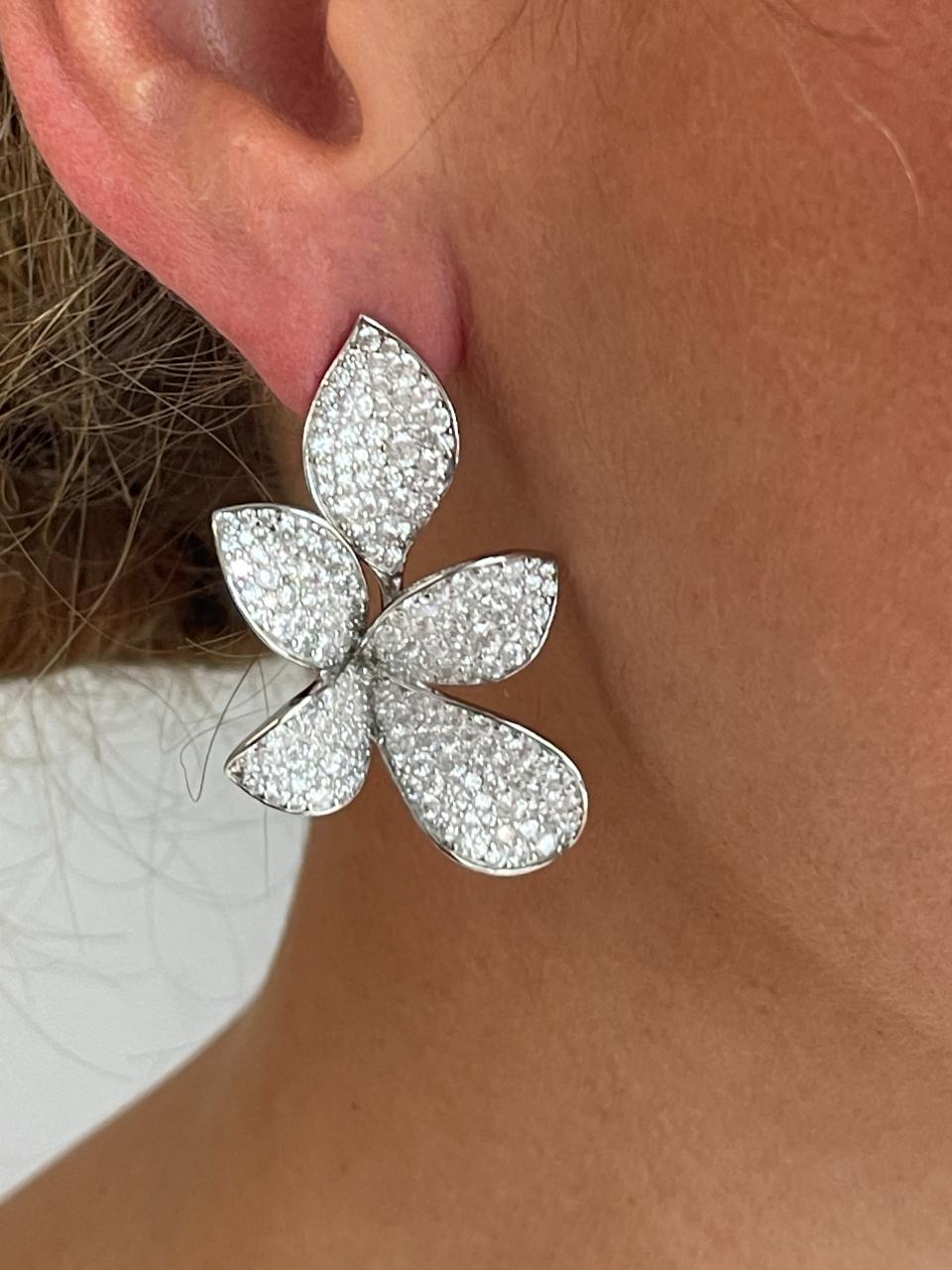 Long CLOE earrings in sterling silver with cubic zirconia