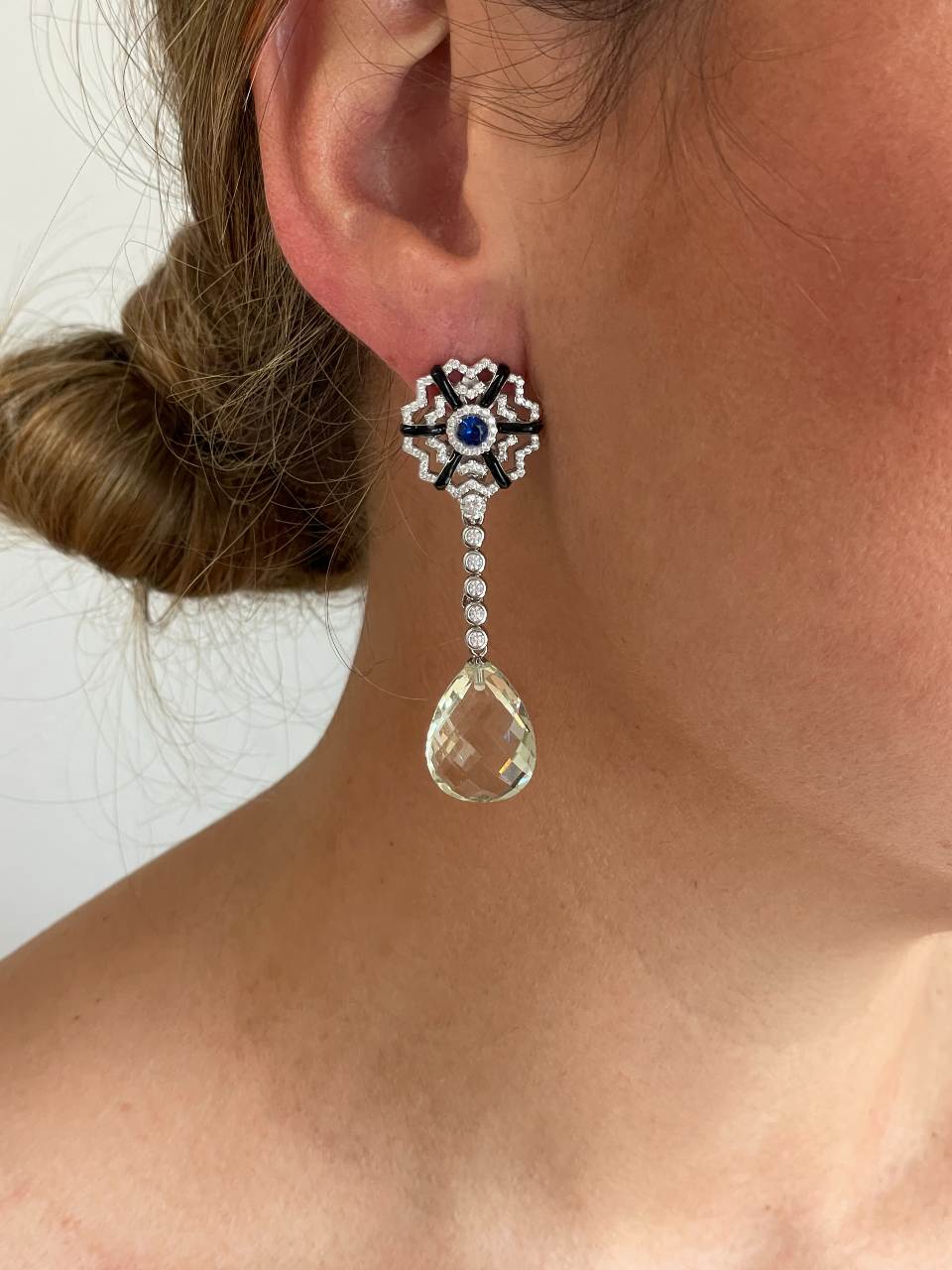 AUREA short earrings in sterling silver with emerald cubic zirconia 