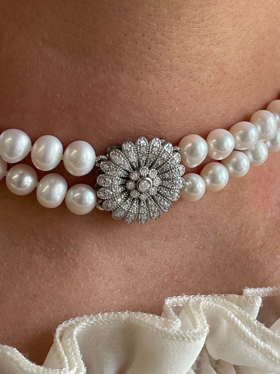 Choker LEONOR de perlas chinas con centro de plata y circonitas