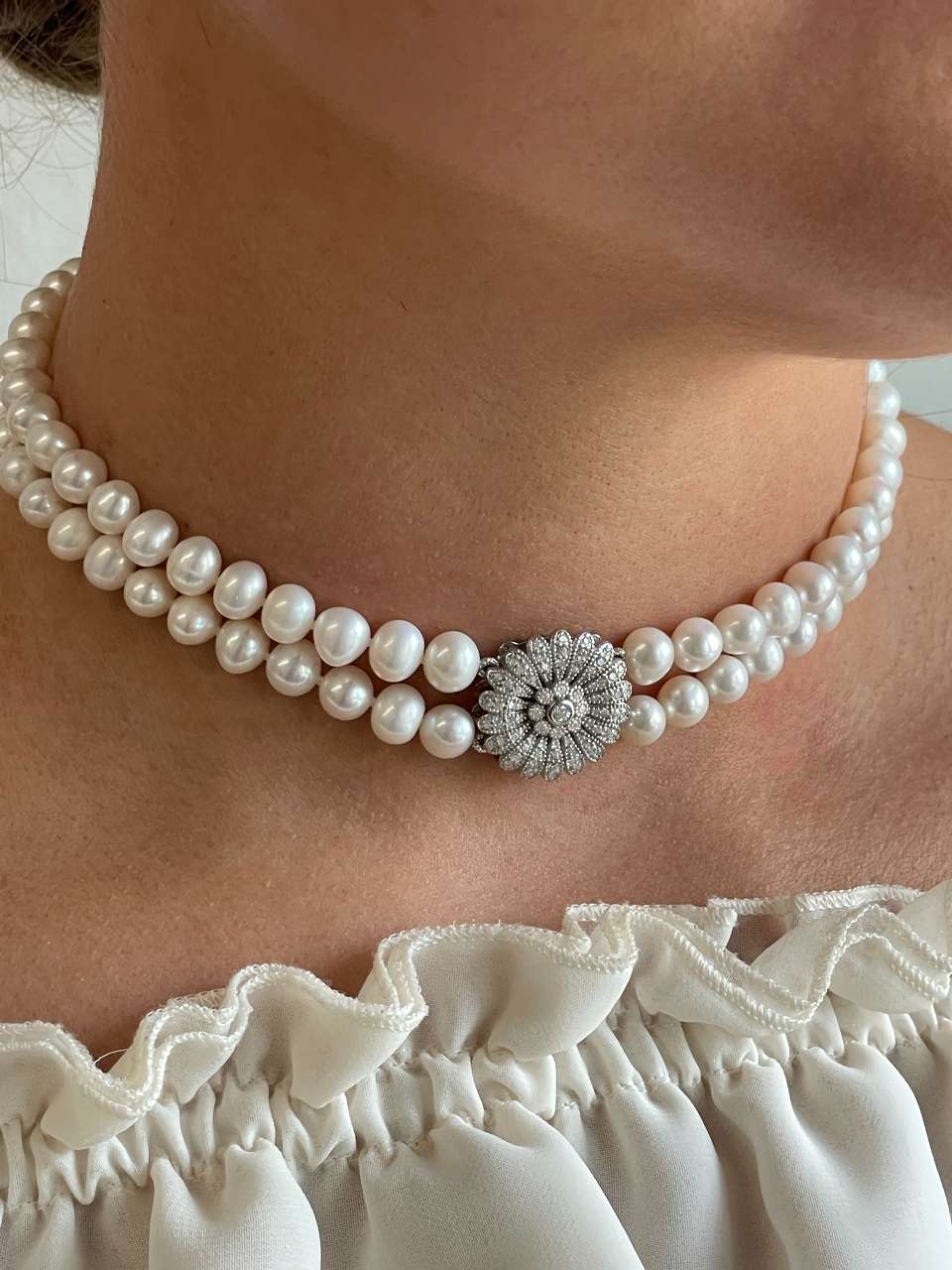 Choker LEONOR de perlas chinas con centro de plata y circonitas