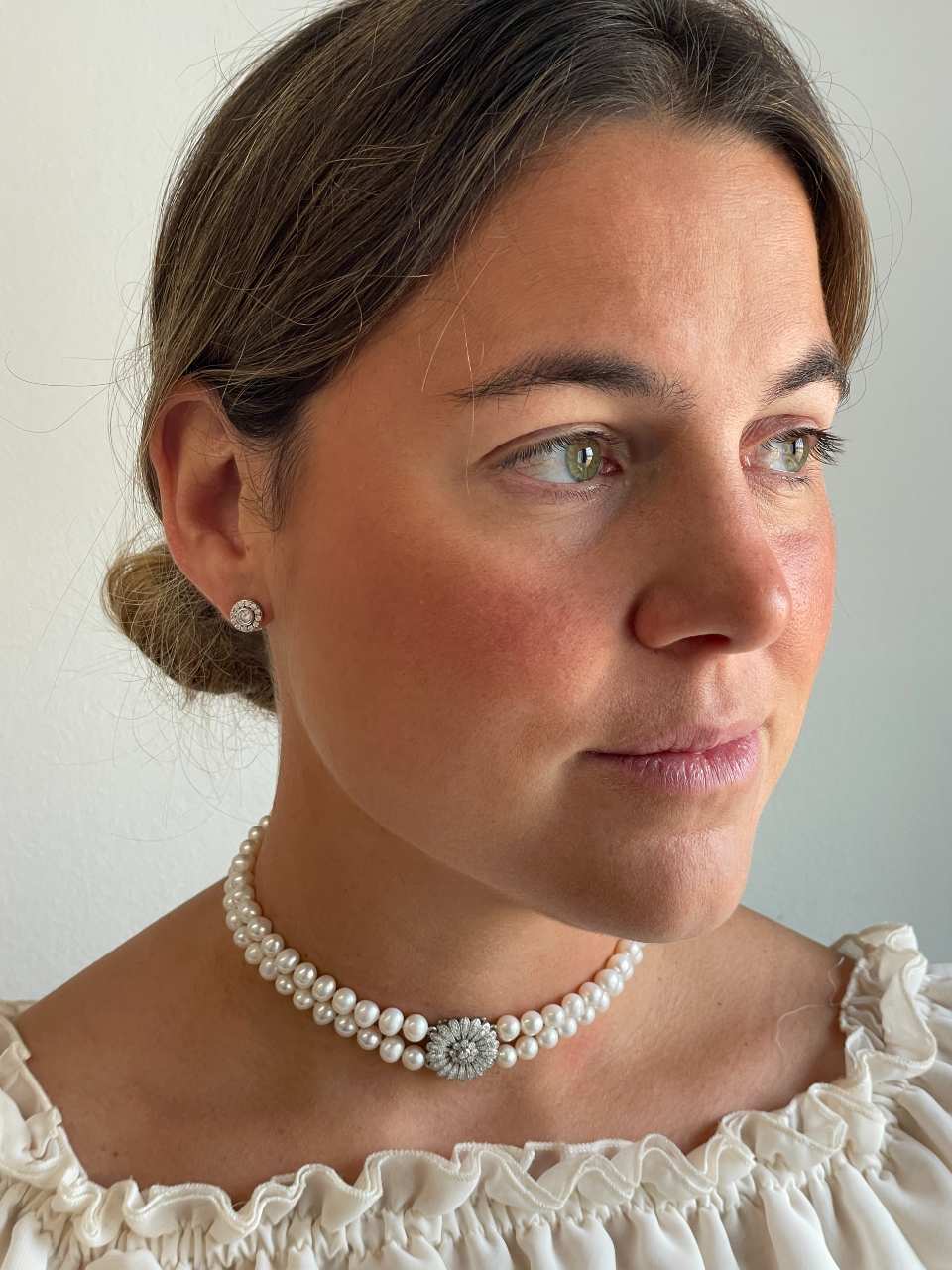 Choker LEONOR de perlas chinas con centro de plata y circonitas