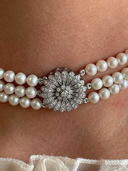 Choker LEONOR de perlas chinas con centro de plata y circonitas