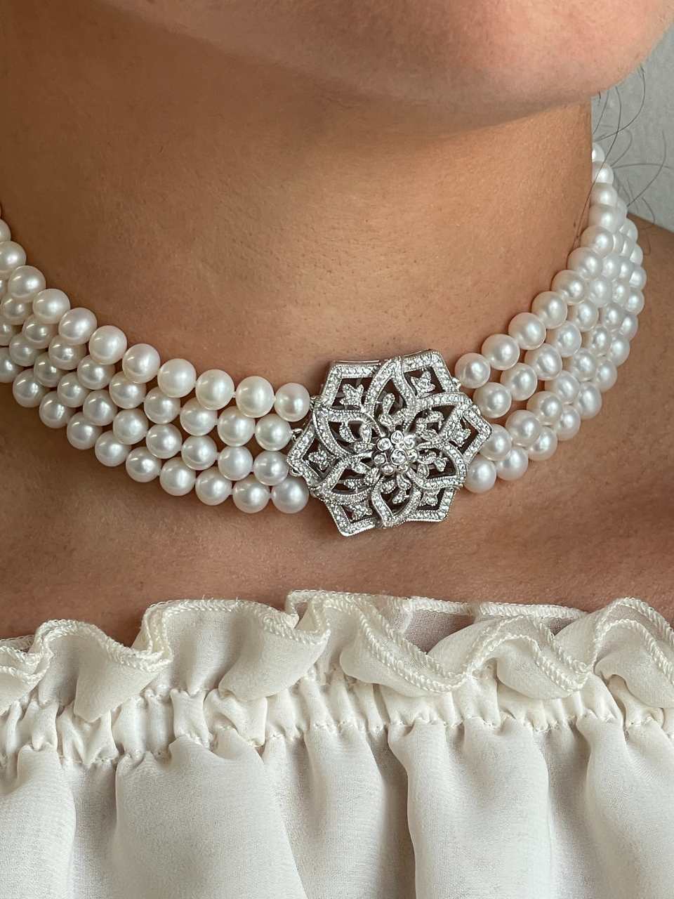 SISSI choker made of Chinese pearls with a silver center and cubic zirconia