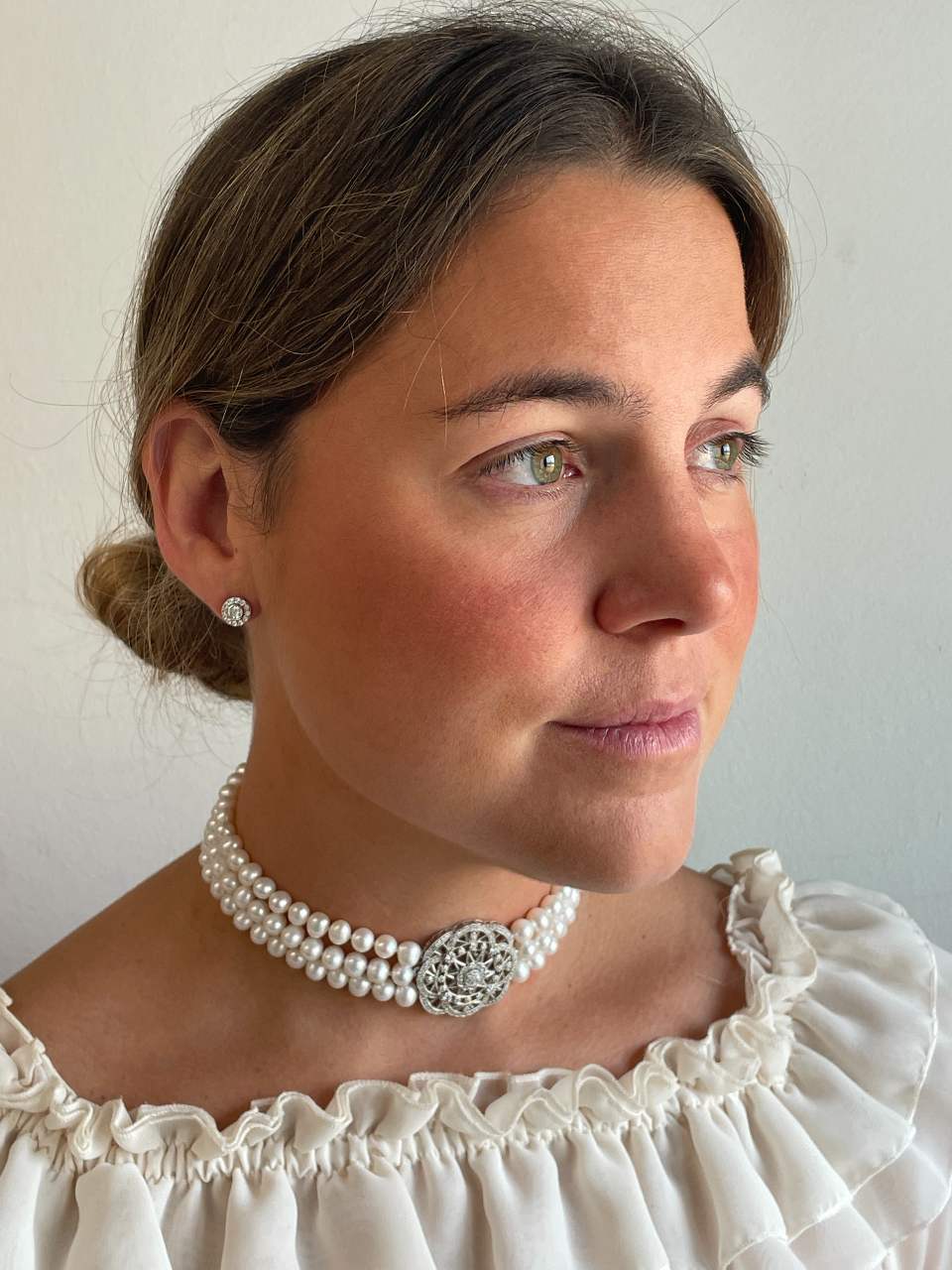 SISSI choker made of Chinese pearls with a silver center and cubic zirconia